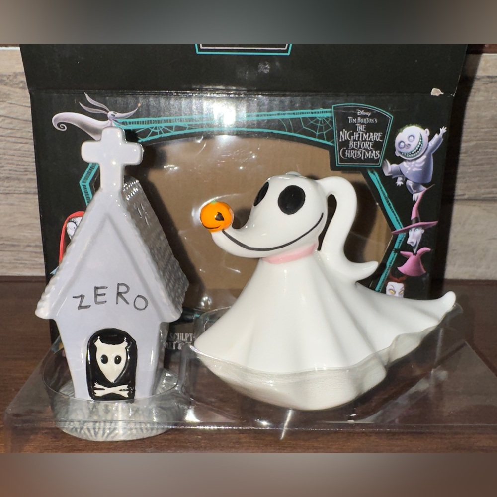 🥰 Disney Nightmare Before Christmas Zero & Tombstone Salt & Pepper Shaker Set